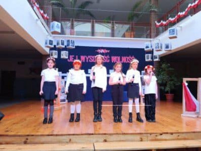  (photo)