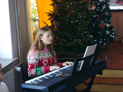  (photo)