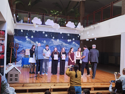  (photo)